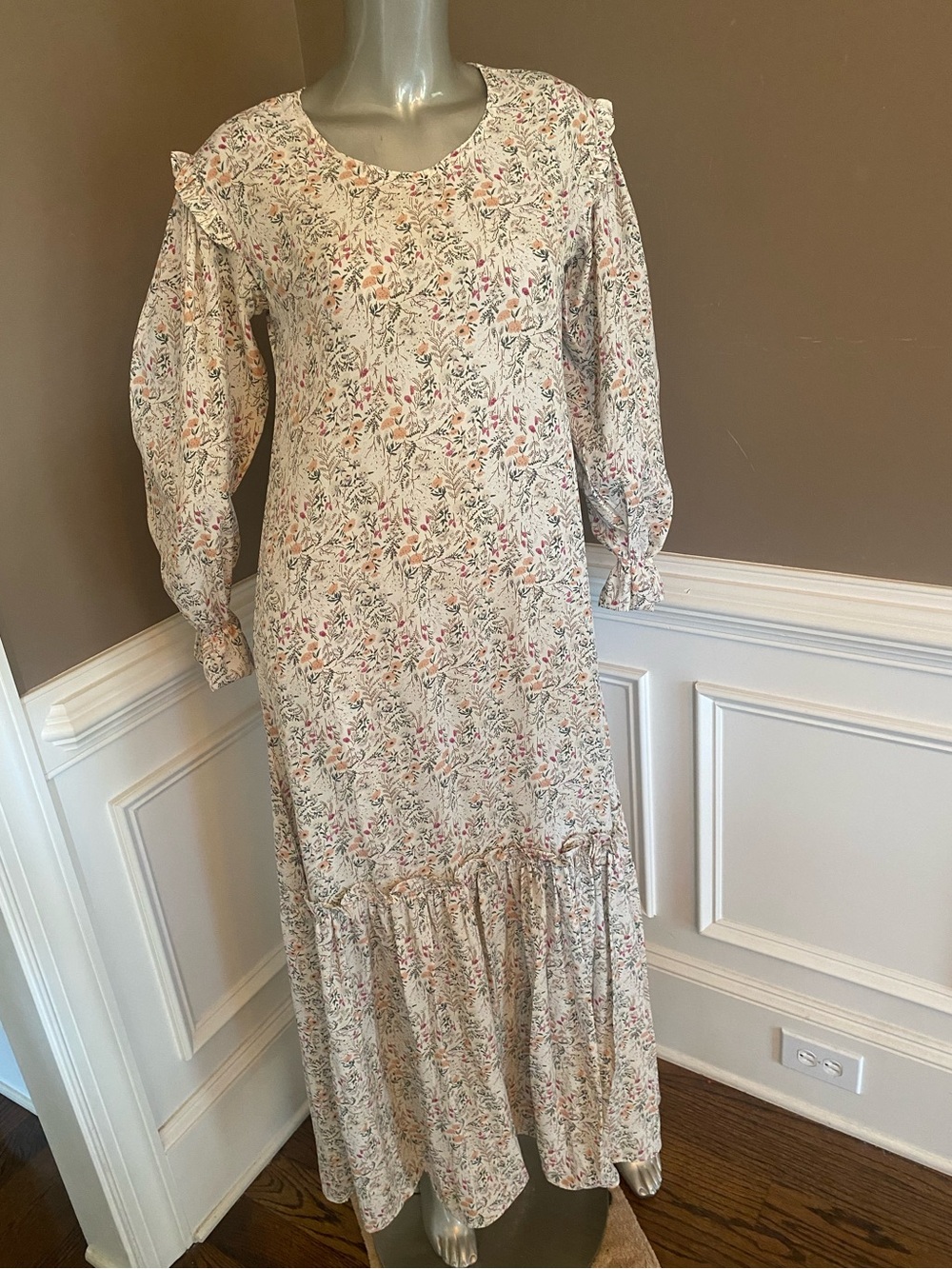 NWT Manalosha Boutique Floral Long Sleeve Maxi Dress - Cream Floral size S
